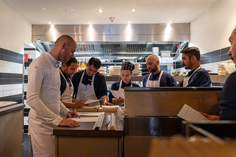 A kitchen team with ambition